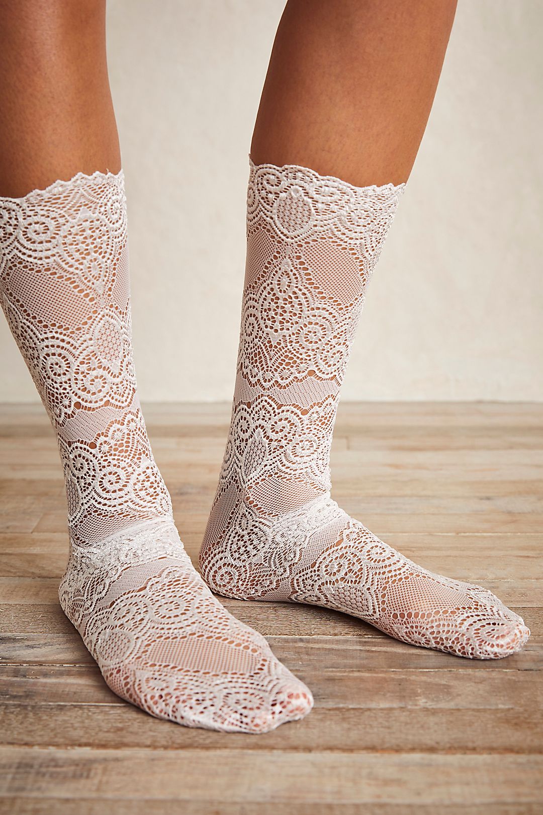 Scalloped Lace Socks - White